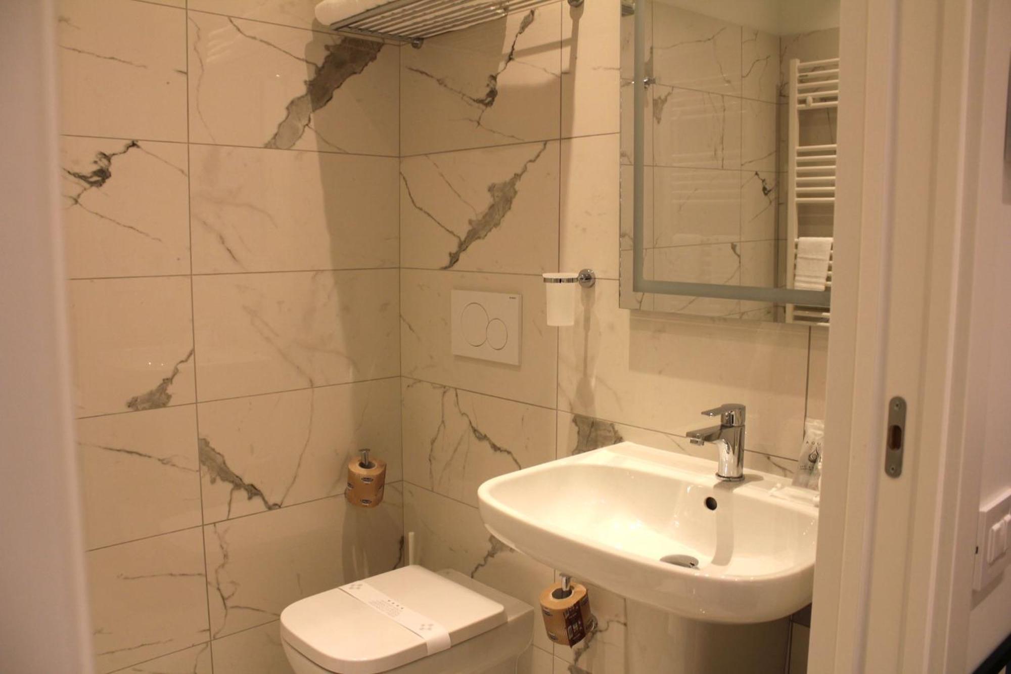 Homa Certosa District — Foto 1